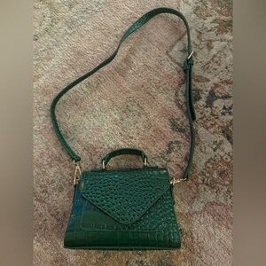 Elegant Green Crocodile-Embossed Women's Bag